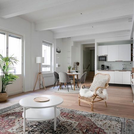 2Ndhomes Loft Apartment With Spa & Balcony By The White Church เฮลซิงกิ ภายนอก รูปภาพ