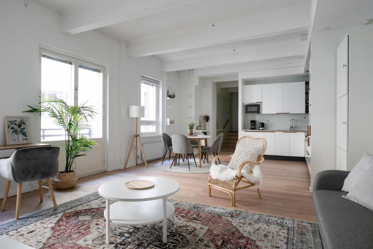 2Ndhomes Loft Apartment With Spa & Balcony By The White Church เฮลซิงกิ ภายนอก รูปภาพ